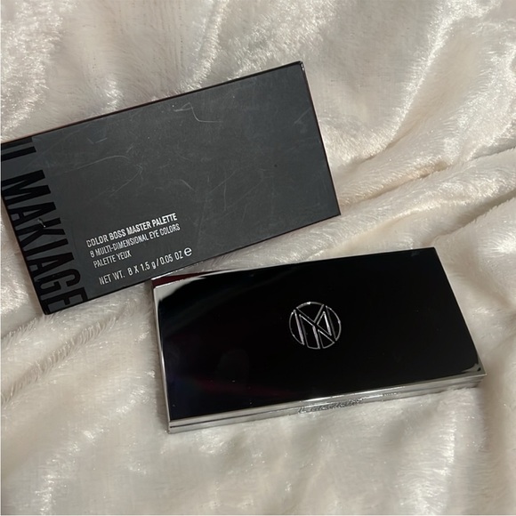 IL Makiage " Treat Yo Self" color boss master eyeshadow palette - Picture 3 of 6